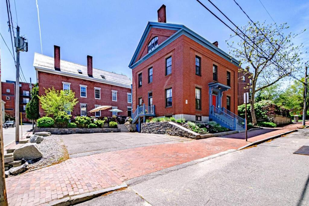 Historic Corner Apartment With Patio & Off Street Parking Portland Eksteriør bilde