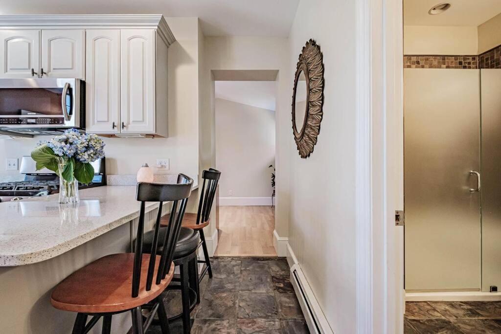 Historic Corner Apartment With Patio & Off Street Parking Portland Eksteriør bilde