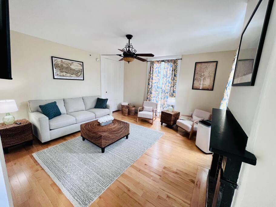 Historic Corner Apartment With Patio & Off Street Parking Portland Eksteriør bilde