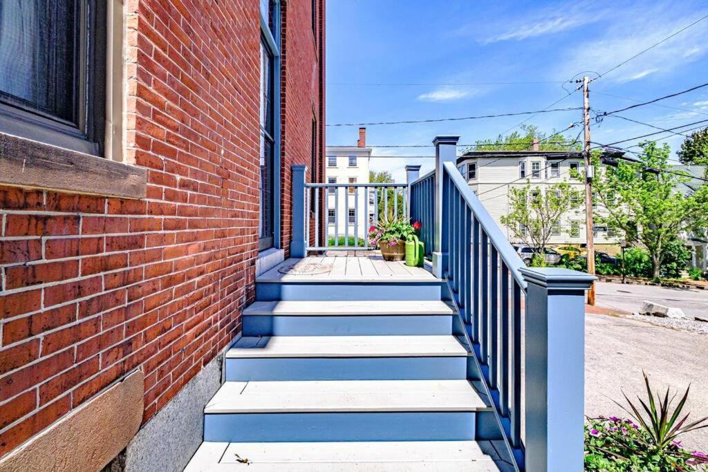 Historic Corner Apartment With Patio & Off Street Parking Portland Eksteriør bilde